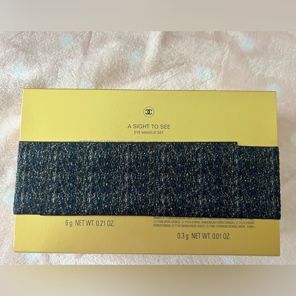 CHANEL• Eye Essential Set Holiday Gift set - Picture 9 of 11